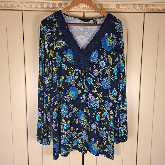 Susan Graver Weekend Women's Navy Floral V Neck Top Crochet Sz 2X - Picture 1 of 8